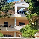 Mare Beachfront With Sea View Apartment Pula
