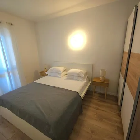 Apartament Mare Beachfront With Sea View