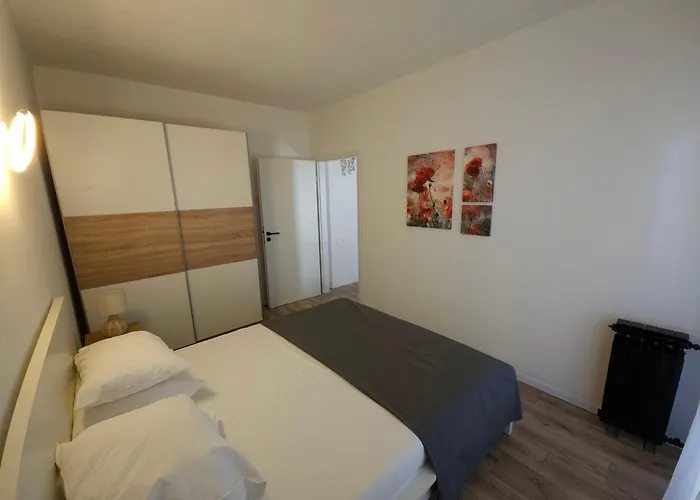 Mare Beachfront With Sea View Apartament Pula