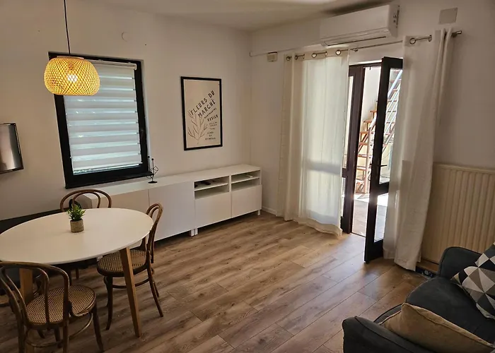 Mare Beachfront With Sea View Apartament *