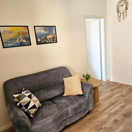 Mare Beachfront With Sea View Lägenhet Pula