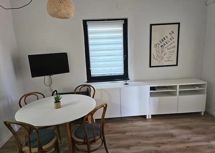 Mare Beachfront With Sea View Pula