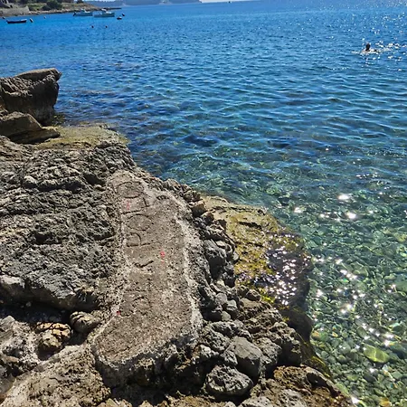 Apartmán Mare Beachfront With Sea View