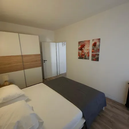 Mare Beachfront With Sea View Apartmán Pula