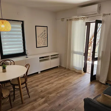 Mare Beachfront With Sea View Apartmán *